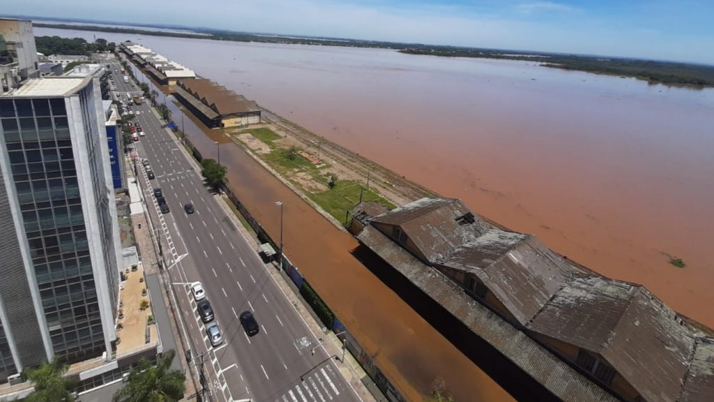 Guaíba não para de subir e enchente torna-se a maior desde 1941