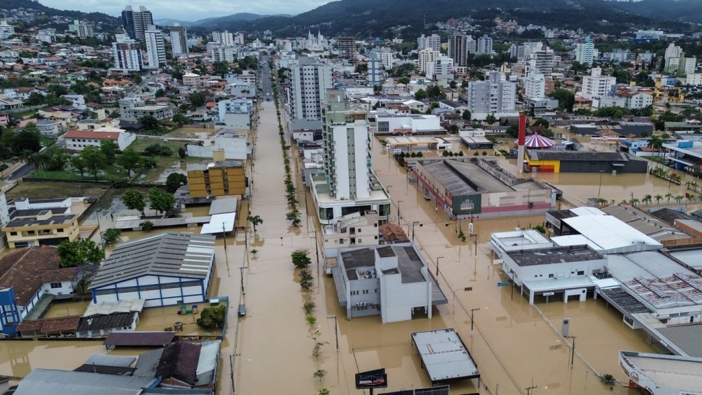 Rio do Sul enfrenta quinta enchente do ano e segunda maior da história