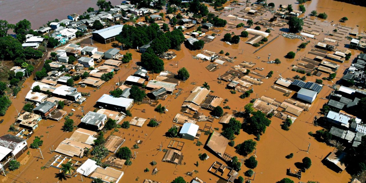 <span class="entry-title-primary">Quase 30 mil gaúchos estão fora de casa por chuva e enchentes</span> <h2 class="entry-subtitle">Número de desalojados e vítimas pela chuva extrema e as inundações no Rio Grande do Sul segue aumentando</h2>