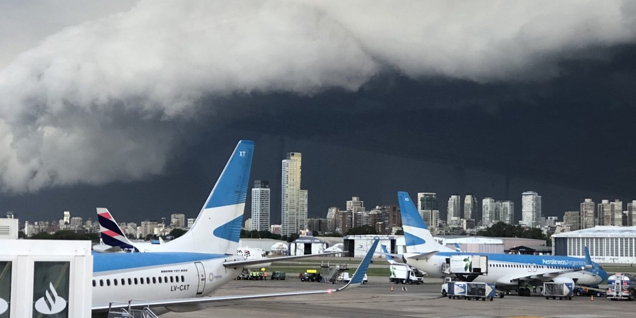 <span class="entry-title-primary">Enorme nuvem de tempestade avança sobre Buenos Aires, veja imagens</span> <h2 class="entry-subtitle">Forte temporal, como tipicamente ocorre nos meses de verão, atingiu a capital da Argentina e escureceu o céu no fim da tarde </h2>