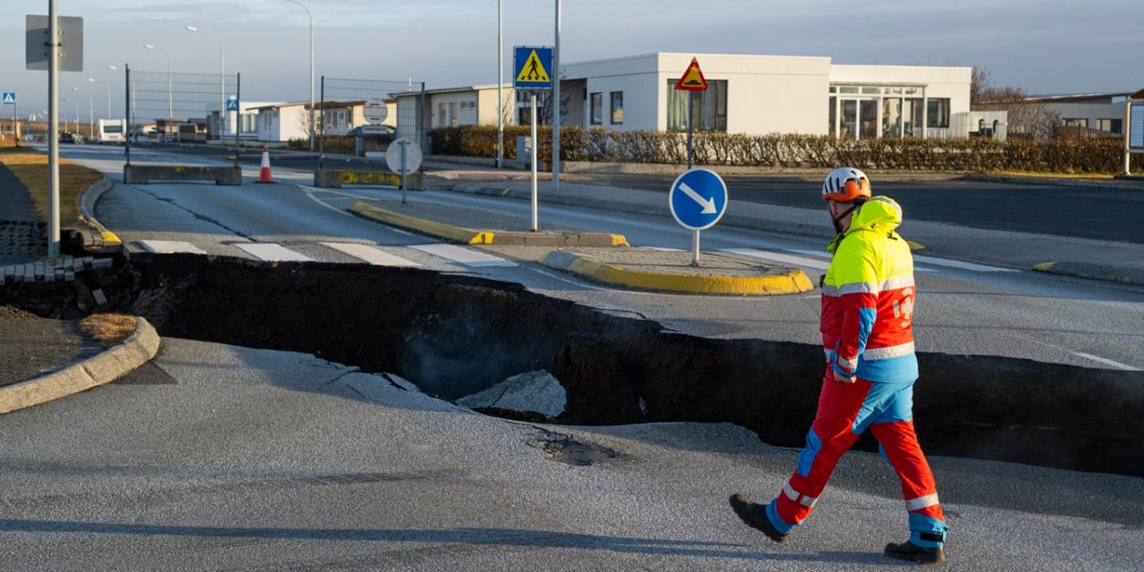 <span class="entry-title-primary">Cidade da Islândia sob risco de erupção afunda um metro em horas</span> <h2 class="entry-subtitle">Mapas de deformação por satélite mostram que partes da cidade islandesa de Grindavik afundaram até um metro </h2>