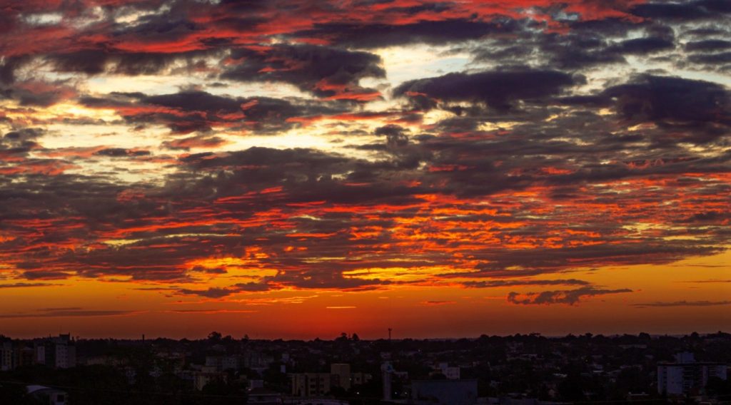 Calor supera 40ºC no Sul do Brasil e vai prosseguir neste domingo