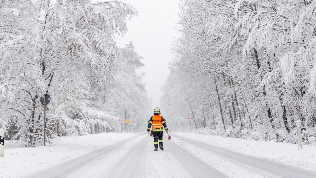Fotos: primeiras grandes nevascas de inverno atingem a Europa