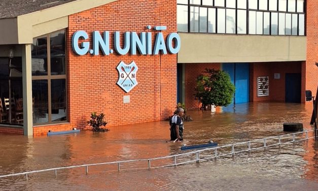 Fotos: veja como ficou clube de Porto Alegre com a grande enchente
