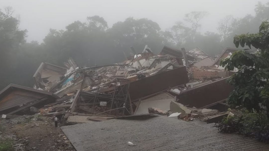 Pr Dio Desaba E Rachaduras Aumentam Ap S Chuva Em Gramado