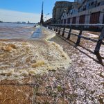 Guaíba transborda no Centro na terceira maior cheia desde 1941
