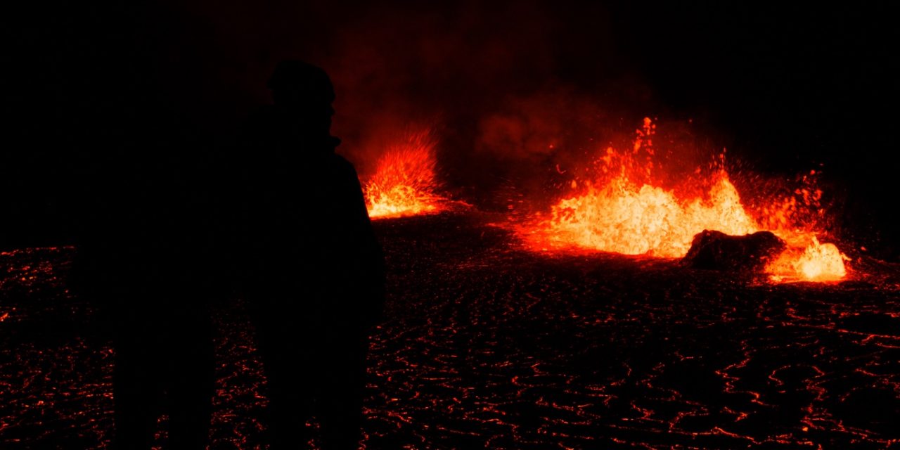 <span class="entry-title-primary">Islândia tem terremotos a cada 30 segundos sob alerta de vulcão</span> <h2 class="entry-subtitle">Terre não para de tremer e solo apresenta deformação jamais vista na região antes de uma iminente erupção de lava</h2>