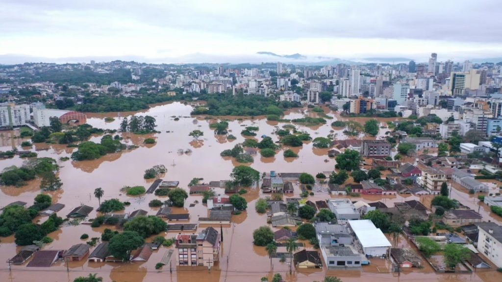 Rio Taquari tem terceira maior cheia dos últimos cem anos e inunda o vale