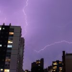 Entenda o que causou a tempestade com muitos raios em Porto Alegre