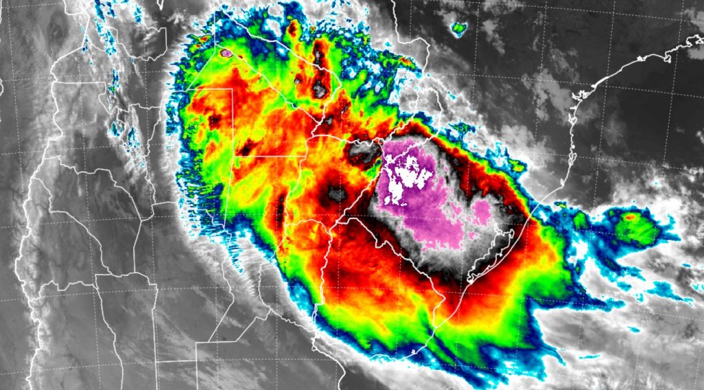 Sistema de tempestades se forma sobre o Rio Grande do Sul