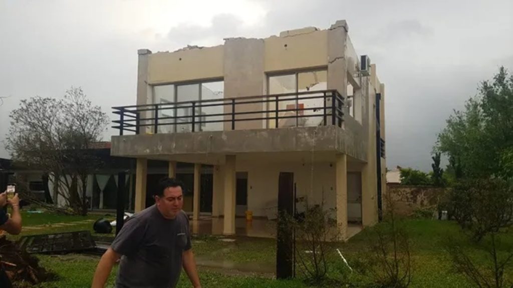 Chuva que chega ao Rio Grande do Sul causou estragos na Argentina