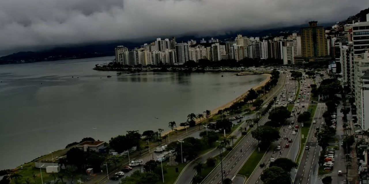 <span class="entry-title-primary">Chuva forte, alagamentos e deslizamentos no Sul do Brasil; veja previsão</span> <h2 class="entry-subtitle">Santa Catarina volta a sofrer as consequência de chuva intensa com alagamentos em várias cidades e deslizamentos de terra </h2>