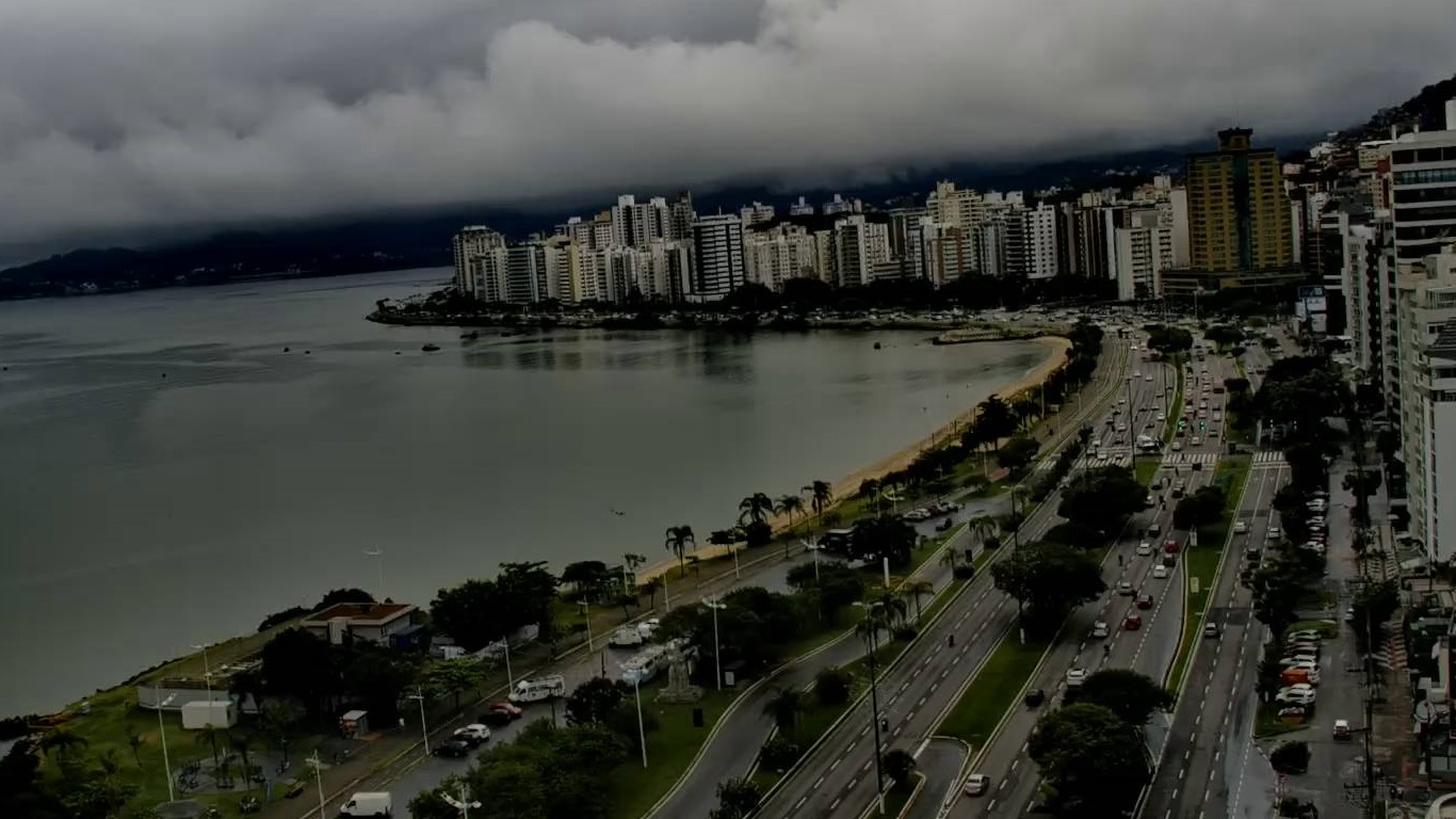 <span class="entry-title-primary">Chuva forte, alagamentos e deslizamentos no Sul do Brasil; veja previsão</span> <h2 class="entry-subtitle">Santa Catarina volta a sofrer as consequência de chuva intensa com alagamentos em várias cidades e deslizamentos de terra </h2>