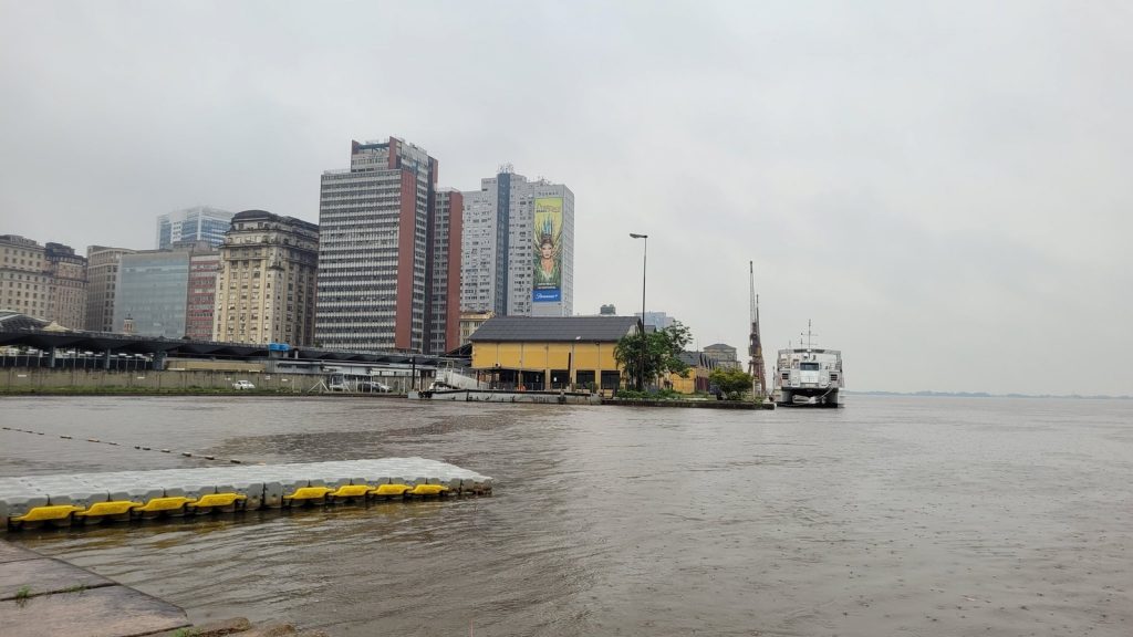 Semana começa com sol, terá novo episódio de chuva e acabará com frio