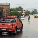 Rios Paranhana e Sinos saem do leito com enchentes nos vales