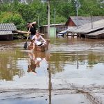 Enchente leva água quase aos telhados das casas em Taquara