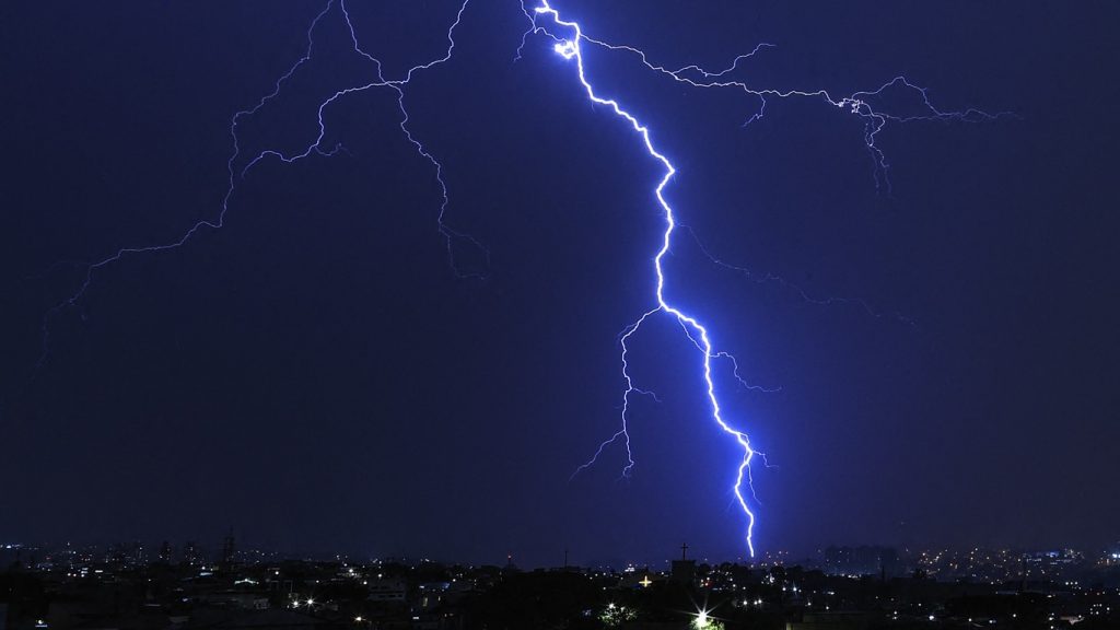Frente fria acaba com a onda de calor neste domingo em vários estados