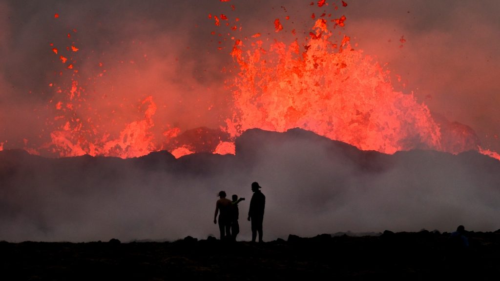 Centenas de terremotos precedem iminente erupção de vulcão, veja vídeo