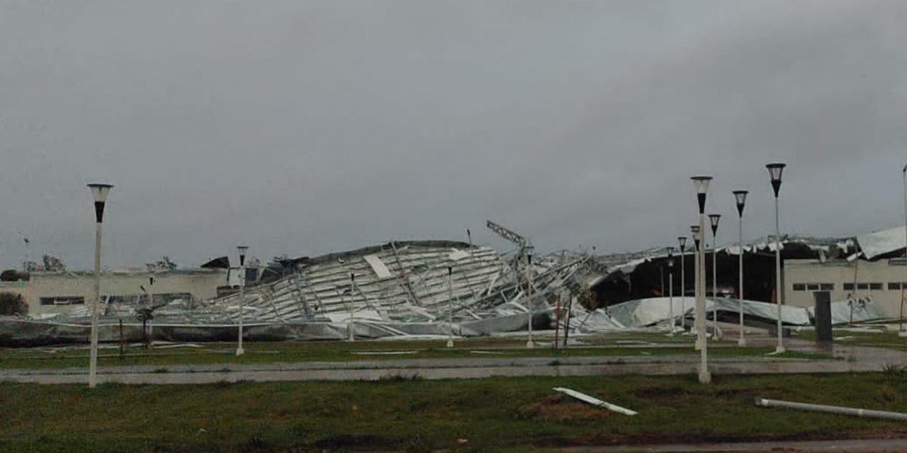 <span class="entry-title-primary">Chuva e vendavais causam destruição e mortes na Argentina e Uruguai</span> <h2 class="entry-subtitle">Províncias argentinas de Buenos Aires, Santa Fé e Entre Rios foram as mais atingidas por chuva extrema e vento. Uruguai também tem estragos. </h2>