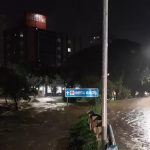 Chuva intensa gerada pelo calor causa alagamentos e transborda arroios