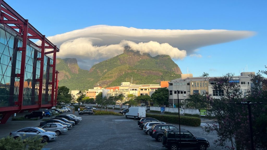 Nuvem de “disco voador” é registrada no céu do Rio de Janeiro