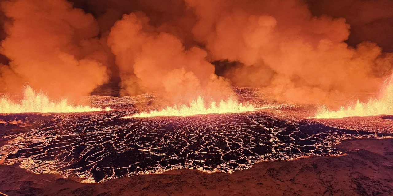 <span class="entry-title-primary">Vulcão na Islândia: as incríveis fotos das primeiras 24 horas da erupção</span> <h2 class="entry-subtitle">Veja fotos espetaculares das primeiras 24 horas da erupção do vulcão que passou a jorrar lava por uma fissura na Islândia</h2>