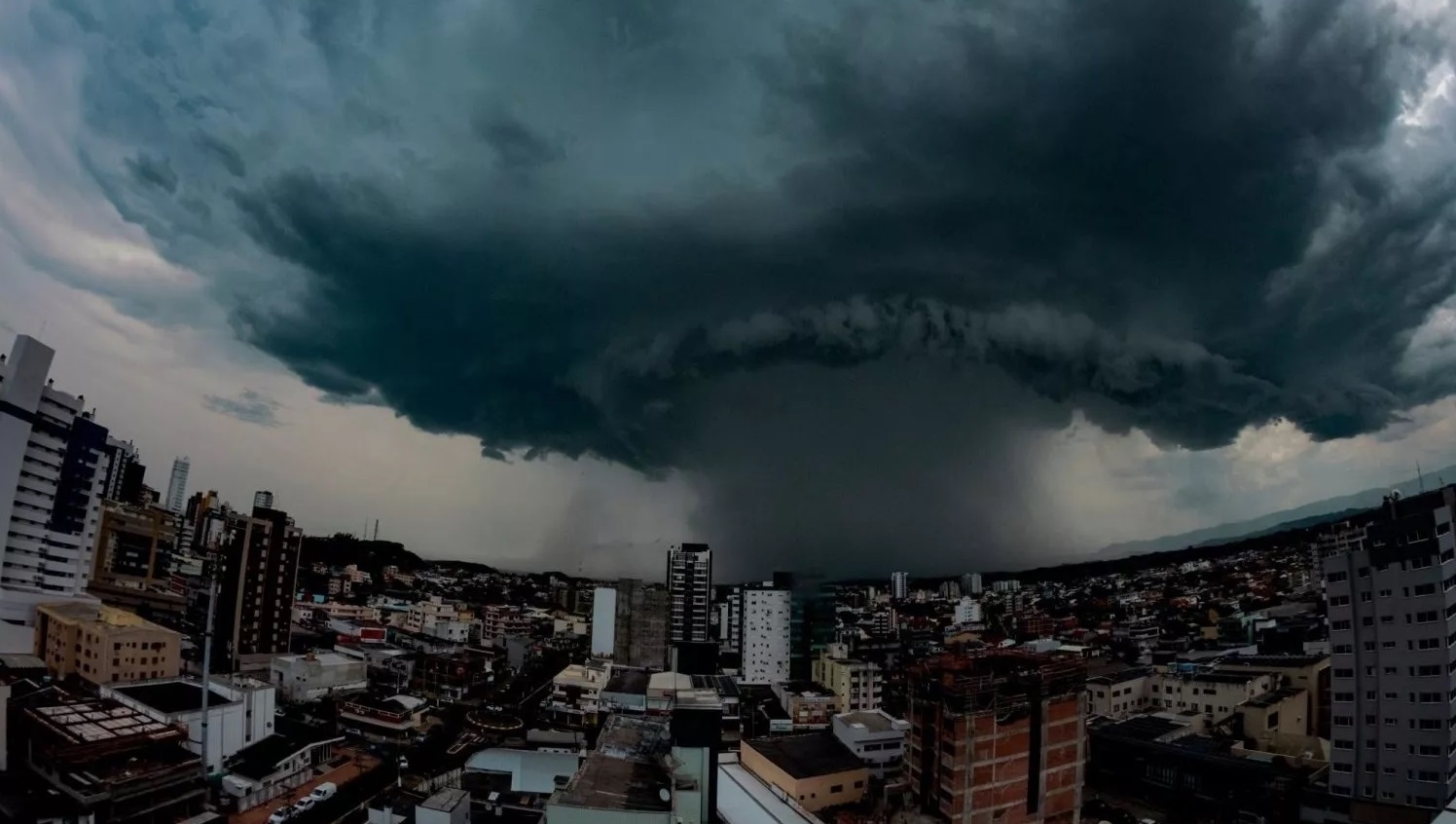 <span class="entry-title-primary">Clima entra em nova fase e dinâmica de verão se instala no Brasil</span> <h2 class="entry-subtitle">Começa o período do ano em que grande parte do Brasil tem maior ocorrência de chuva como resultado de calor e maior umidade </h2>