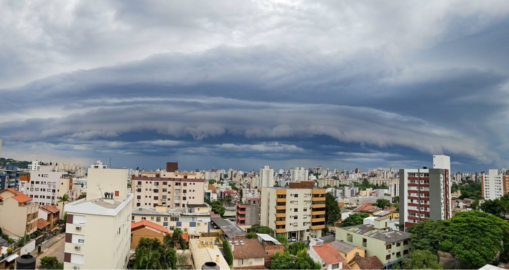 Fotos: chuva e temporais pelo forte calor no Rio Grande do Sul