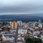 Chuva e temporais avançam da fronteira com vento de quase 100 km/h