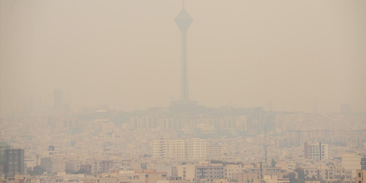 <span class="entry-title-primary">“Não conseguimos mais respirar”: poluição atinge nível crítico no Irã</span> <h2 class="entry-subtitle">Poluição atmosférica severa faz com que pessoas fiquem em casa e aulas sejam suspensas nas maiores cidades do Irã </h2>