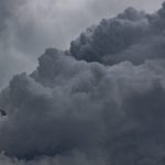 Calorão volta a formar nuvens carregadas com temporais isolados hoje