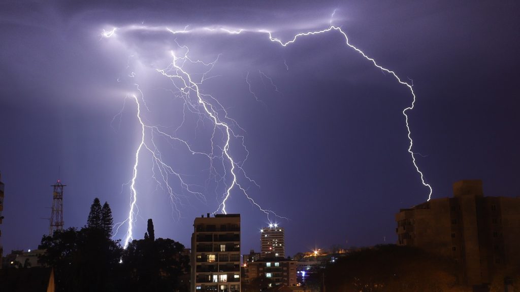 Frente fria poderá provocar chuva volumosa e alagamentos