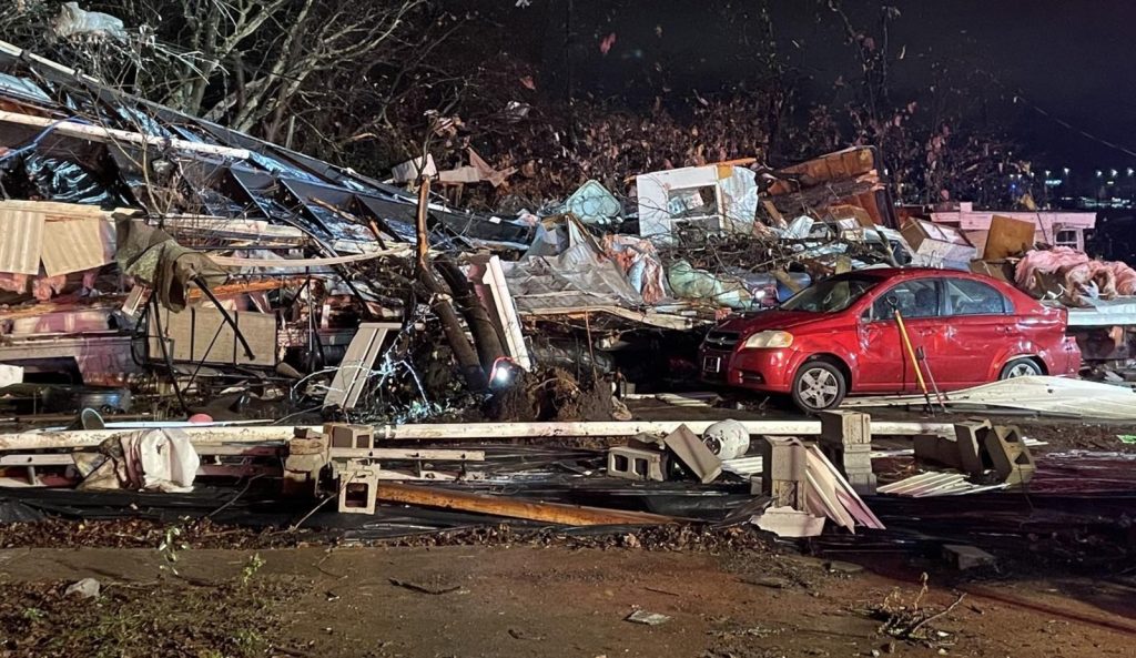 Onda de tornados de inverno provoca mortes nos Estados Unidos