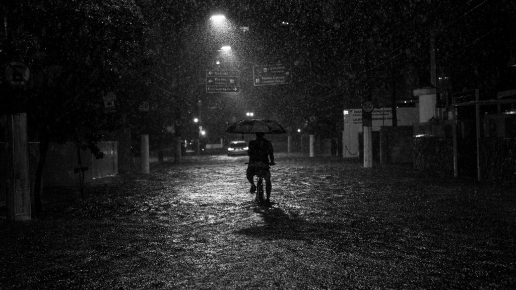 Chuva supera 300 mm e problemas aumentarão no litoral de São Paulo
