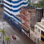 Temporal em Porto Alegre: chove metade da média do mês em uma