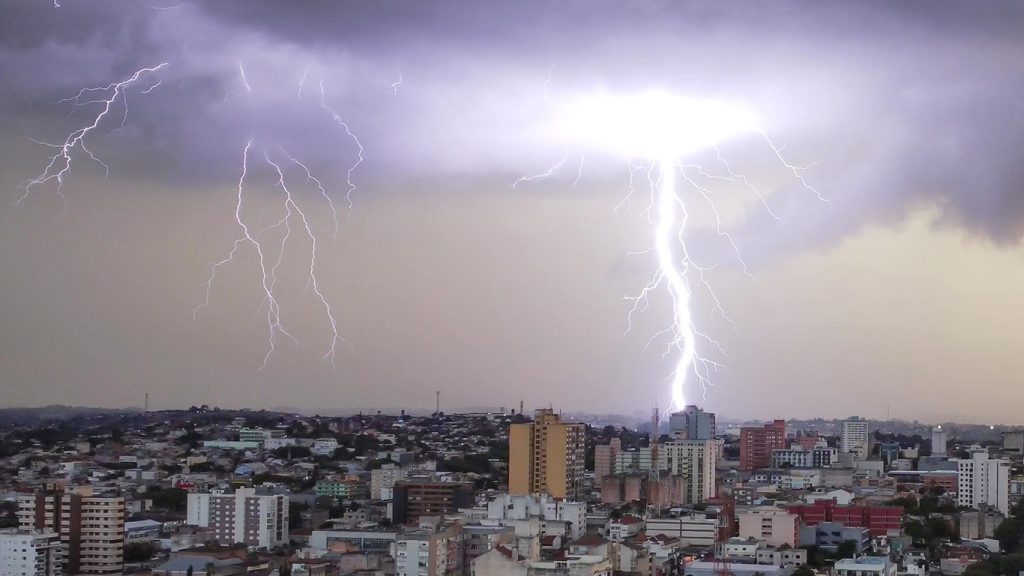 **ALERTA** Chuva intensa a extrema e vendavais no Rio Grande do Sul