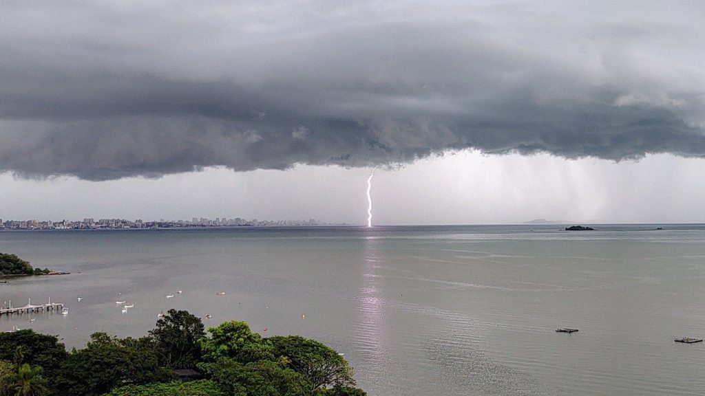 Risco de chuva intensa localizada segue no Sul do Brasil nesta quarta