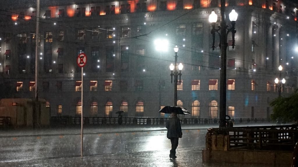 Chuva intensa castiga São Paulo; alerta de muita água ainda por vir