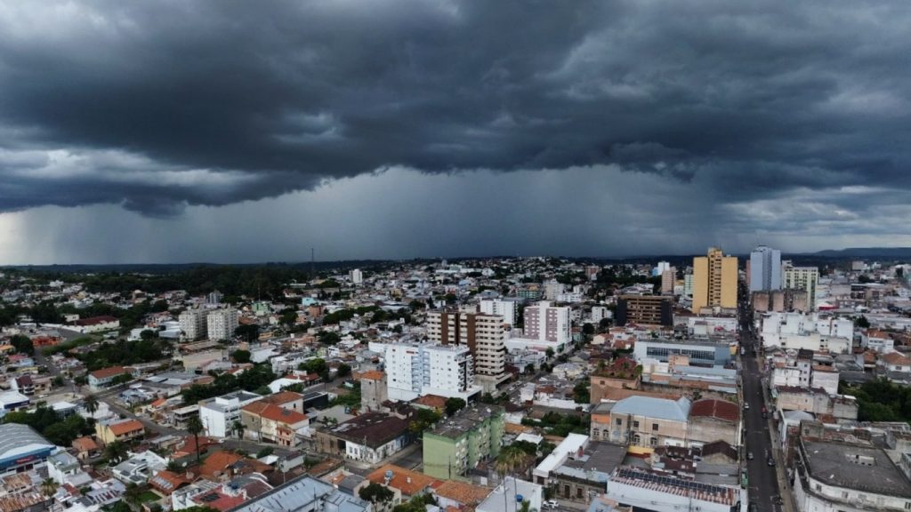 Chuva e temporais avançam a partir do Oeste e o Sul gaúcho