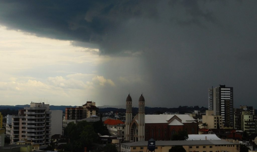 Chuva atinge parte do Rio Grande do Sul nesta quarta-feira