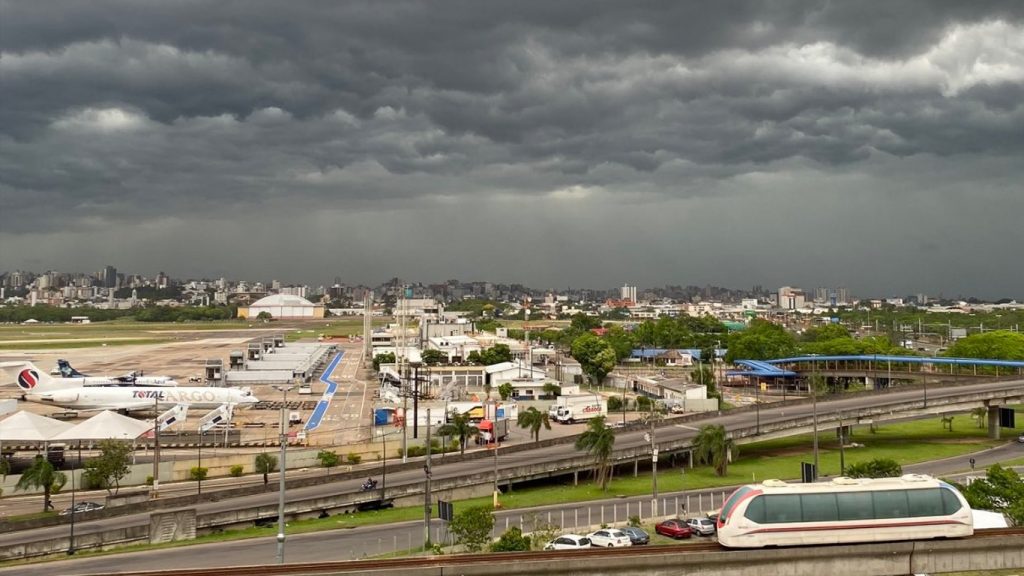Calorão vai anteceder chuva irregular e temporais neste domingo