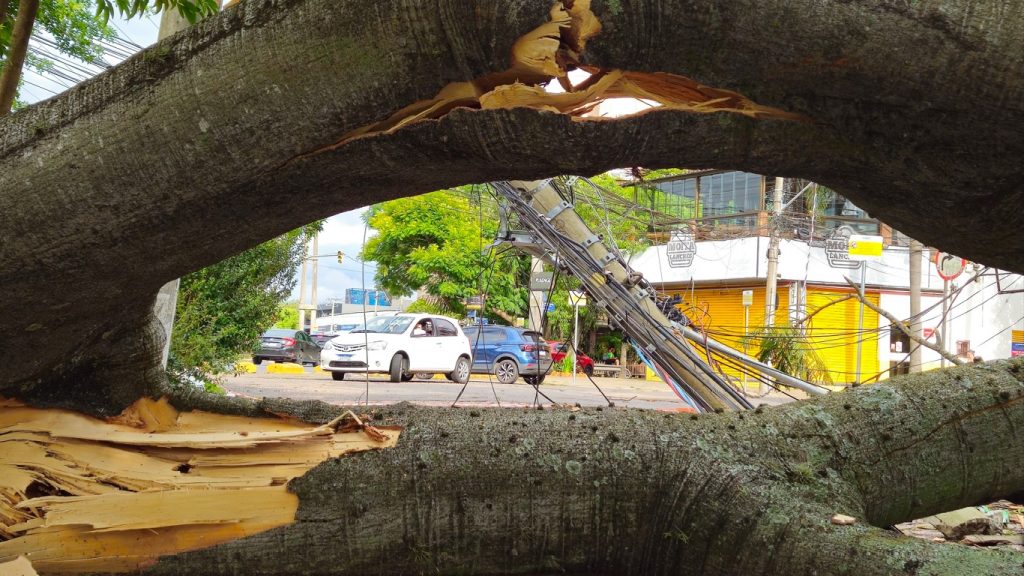 Qual o risco de um novo temporal violento em Porto Alegre neste verão