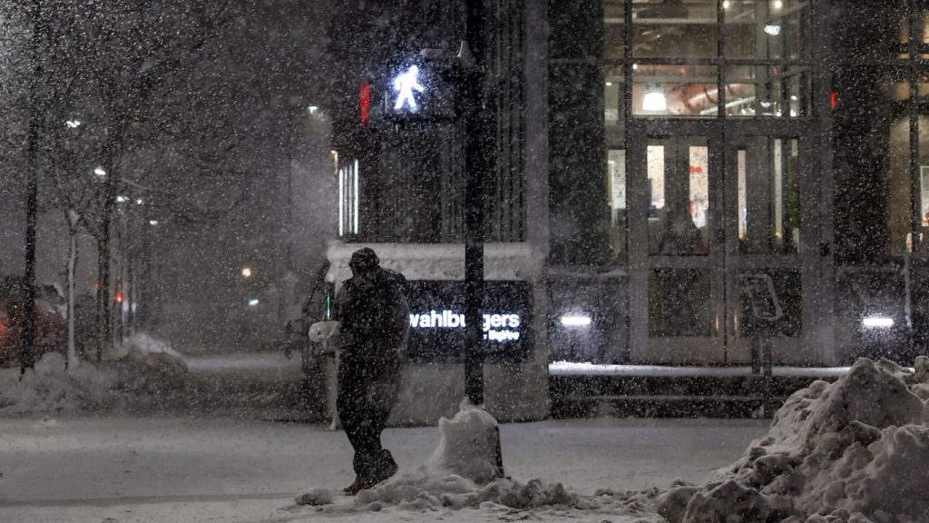Tempestades com neve, chuva e tornados deixam cinco mortos nos EUA