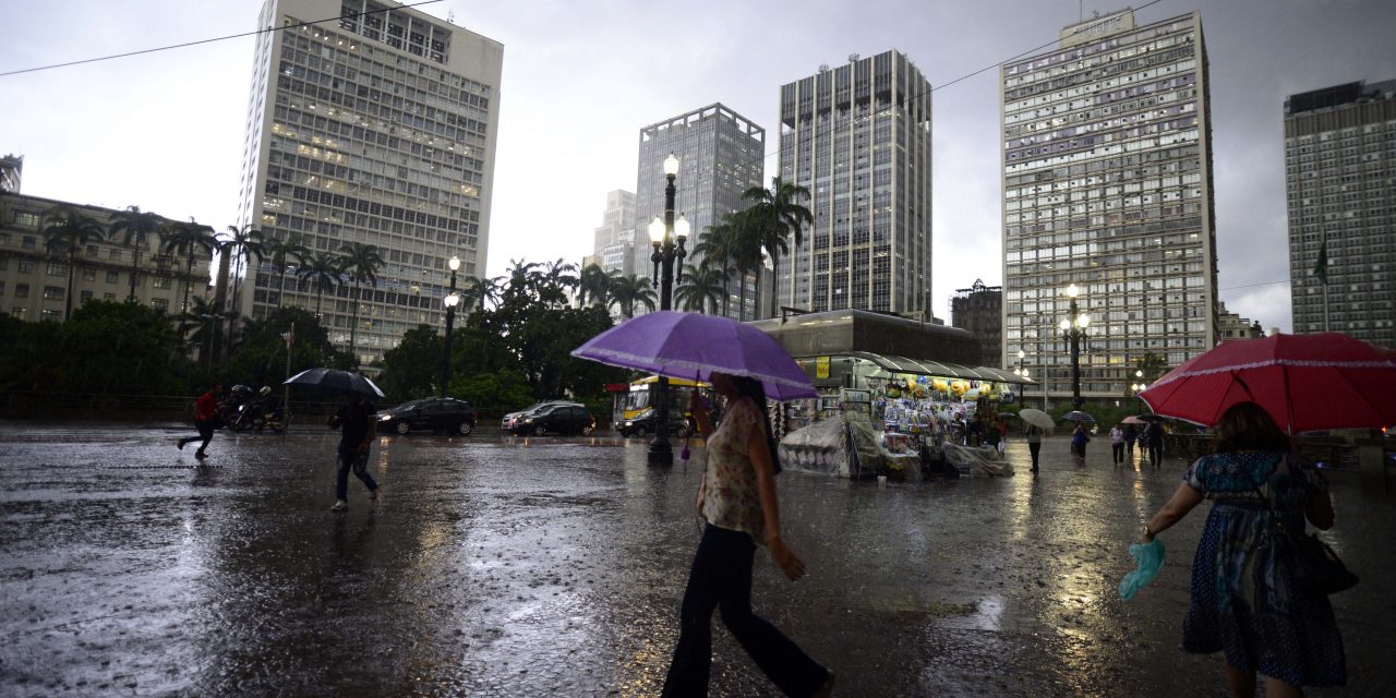 <span class="entry-title-primary">São Paulo terá mais períodos de chuva nos próximos dias; veja a previsão</span> <h2 class="entry-subtitle">Frente fria na costa traz instabilidade nesta quarta enquanto nos dias seguintes ar úmido favorecerá chuva localizada </h2>