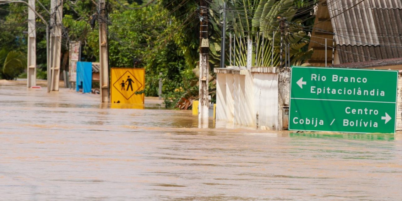 <span class="entry-title-primary">Fotos: enchentes atingem mais de cem mil pessoas no Acre</span> <h2 class="entry-subtitle">Cheia do Rio Acre atingiu a marca cota já observada em Brasileia. Várias cidades enfrentam inundações no Acre. </h2>