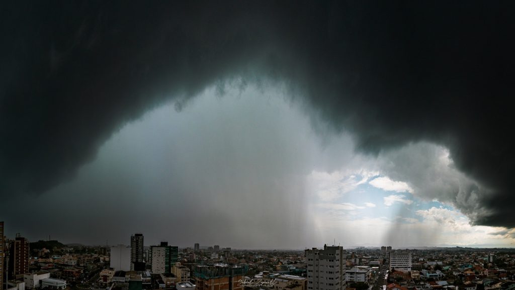 Baixa pressão traz risco de chuva forte no Sul e no Sudeste do Brasil