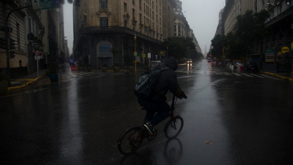Calor termina em forte temporal na cidade de Buenos Aires