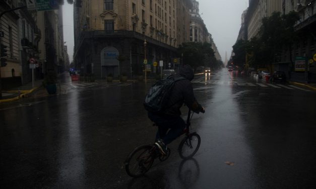 Calor termina em forte temporal na cidade de Buenos Aires