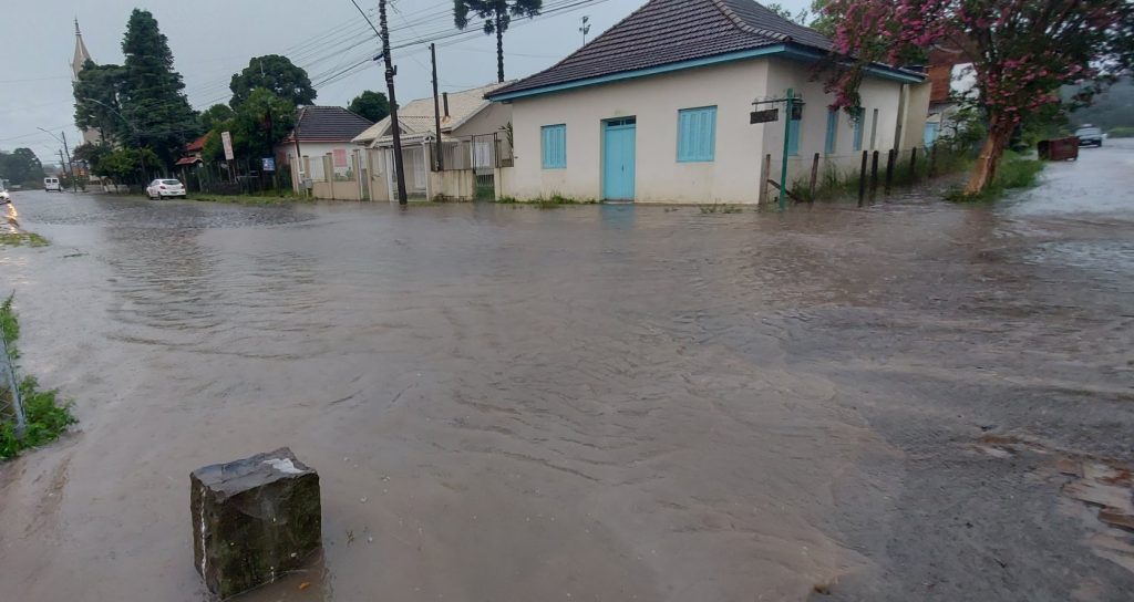 Chuva de um mês em duas horas em cidade da Serra; veja a previsão