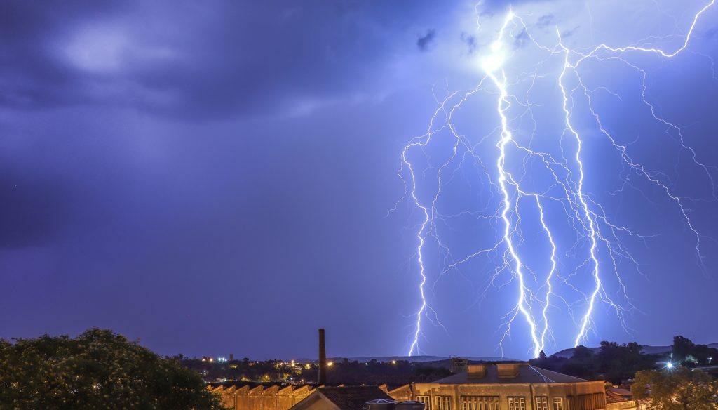 Chuva e temporais se somam à onda de calor neste início de semana